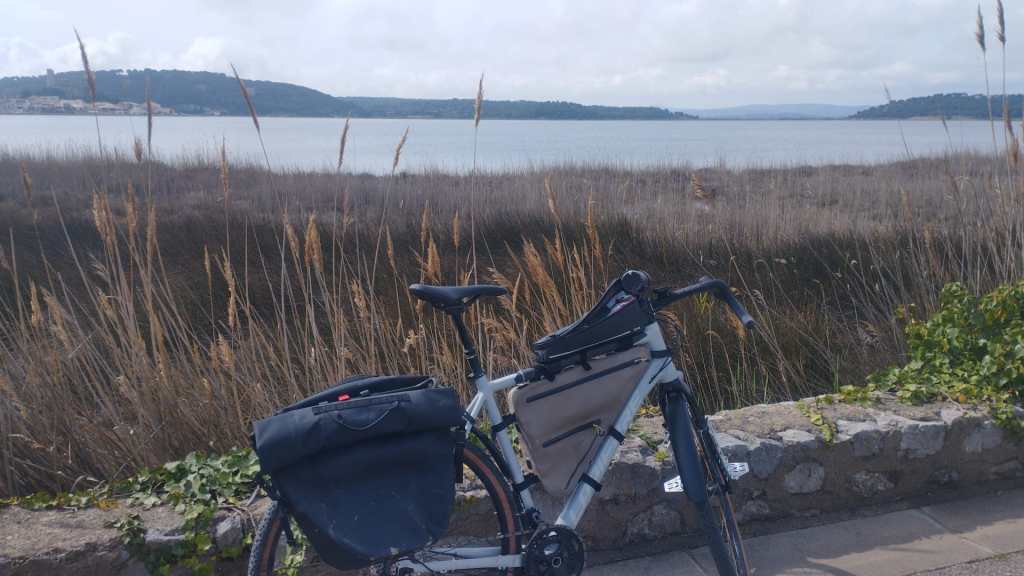 Hubert  fait  un  tour  de  la  Clape  et  retour  par  Gruissan avec  ses  bagages    
